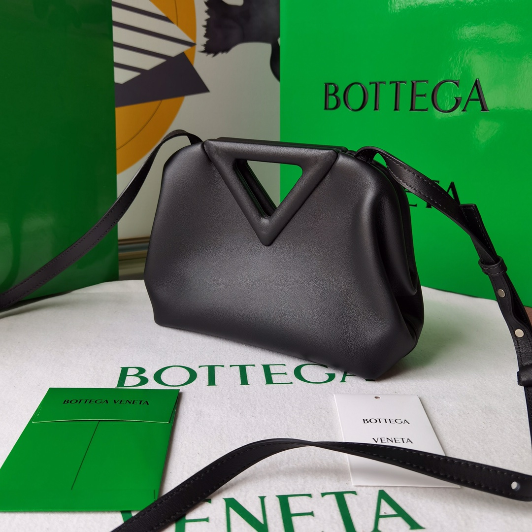 보테가베네타 The Triangle 미니 파우치 블랙 숄더백